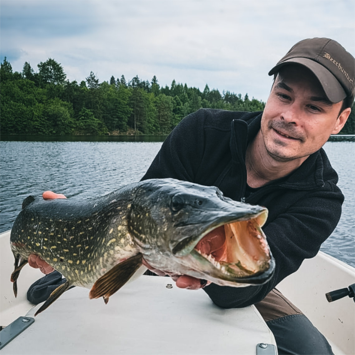 Fischer mit einem Fisch
